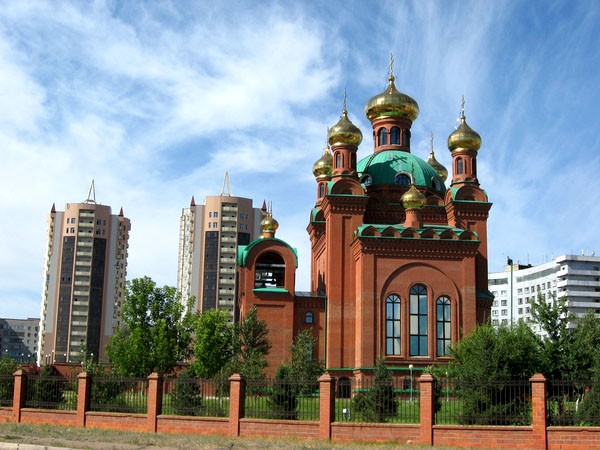 Православная церковь Павлодара поражает изяществом своих линий
