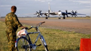 A military staff member watches a Tu-95 bomber, or "Bear", take off at a military airbase in Engels some 900 km (559 miles) south of Moscow August 7, 2008.  Picture taken August 7, 2008. Two Tu-160 jets, known to Russian pilots as "White Swans" flew this month from this base on the Volga river to Venezuela, a mission calculated to show Russia was not afraid to flex its military muscles right under the nose of the United States.To match feature RUSSIA-BOMBERS/  REUTERS/Sergei Karpukhin  (RUSSIA) - RTX8W9P