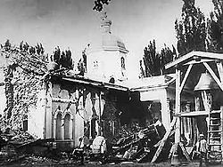 250px-Покровская_церковь_после_землетрясения_1887_года