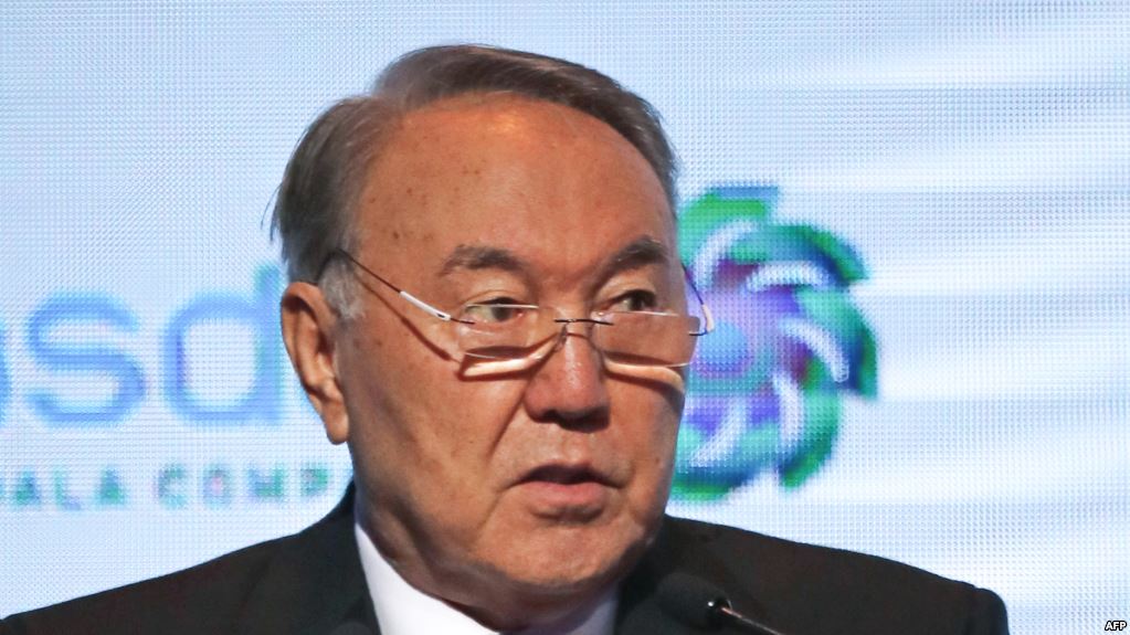 Kazakh President Nursultan Nazarbayev gives a speech during the 10th edition of the World Future Energy Summit on January 16, 2017 in the UAE capital Abu Dhabi.  / AFP PHOTO / NEZAR BALOUT